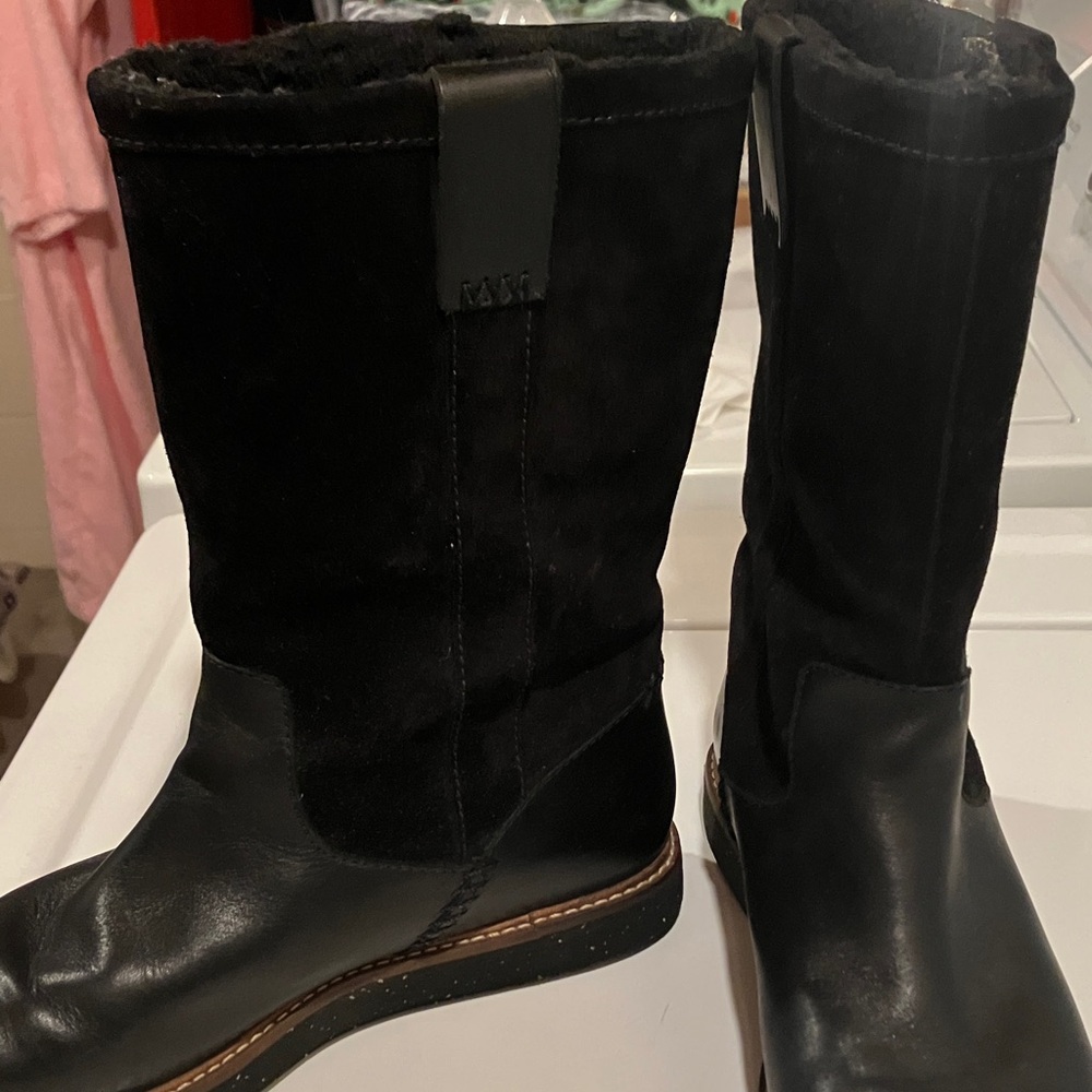 CLARK’S Black Women's Boots. Pull-On Size 7.5 Gently loved. Leather & Suede - Picture 10 of 11